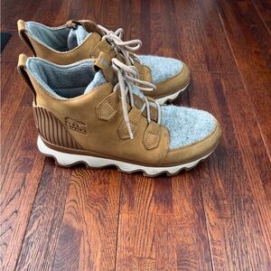 Sorel Women's Gray and Tan Sneakers